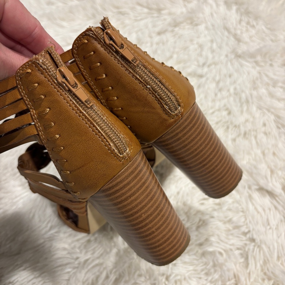 MADDEN GIRL *REVVY* BLOCK HEEL SANDALS COLOR~TAN SIZE 6 - Picture 4 of 10
